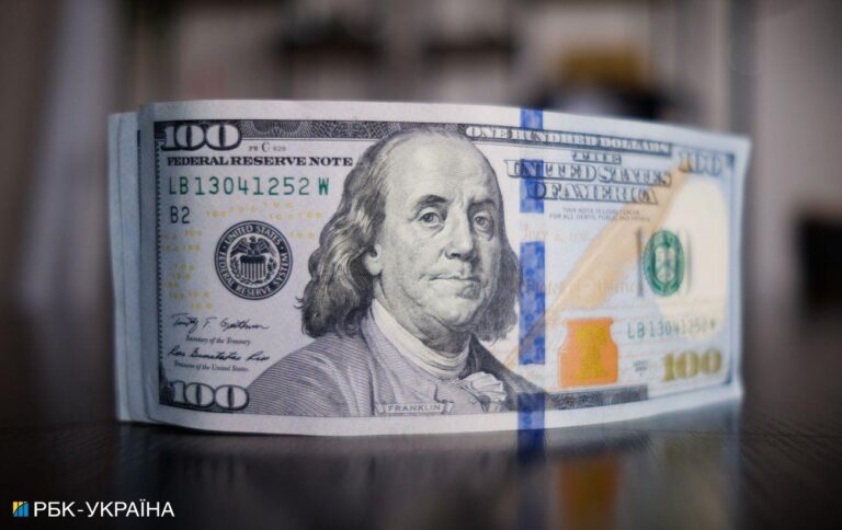Курс долара може впасти через святковий фактор: прогноз на Новий рік