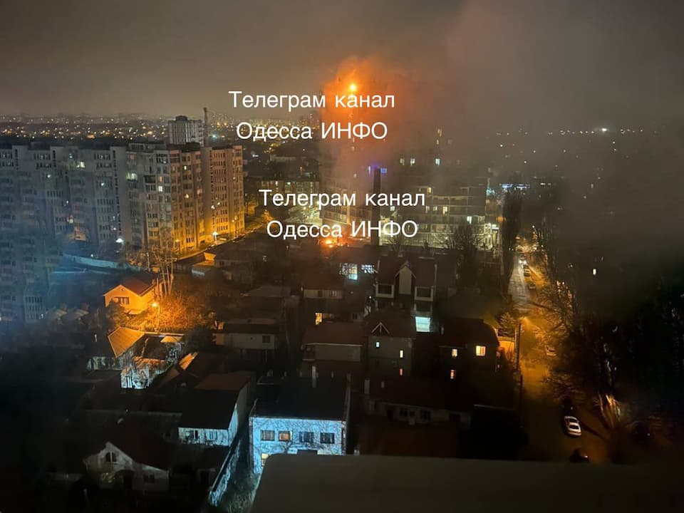 Нічний обстріл Одеси “шахедами”: наслідки влучань у багатоповерхівку в центрі міста (фото, відео)