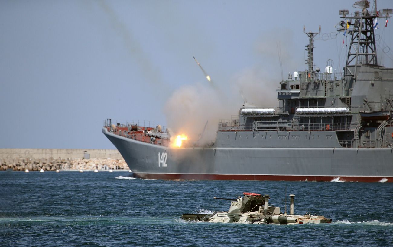 Після прильоту по “Новочеркаську” з бухти Феодосії втекли два кораблі, – ЗМІ