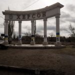 Росія продовжує обстрілювати Херсон: поранено трьох людей