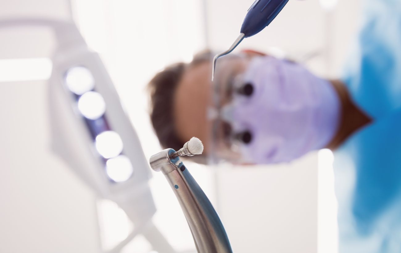 Стоматолог розвіяв основні міфи про чищення зубів