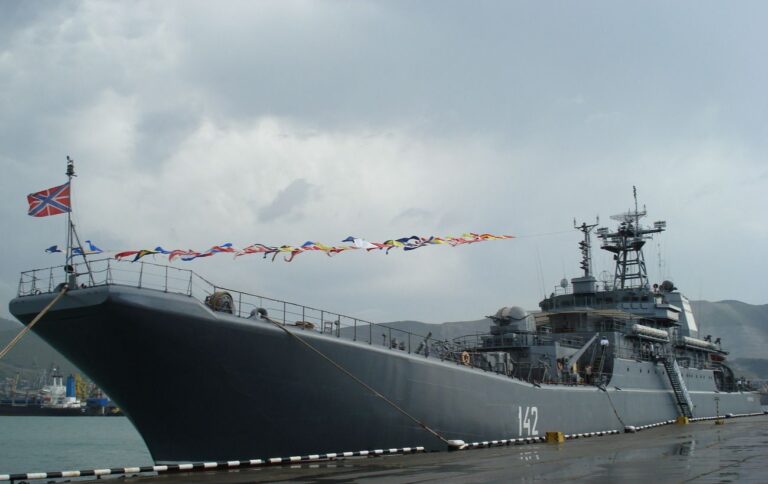 У Міноборони РФ підтвердили ураження корабля “Новочеркаськ” у Феодосії