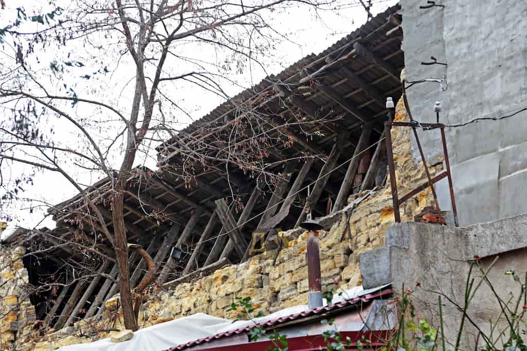 В аварійному будинку на Болгарській відновлено фасад (фото)