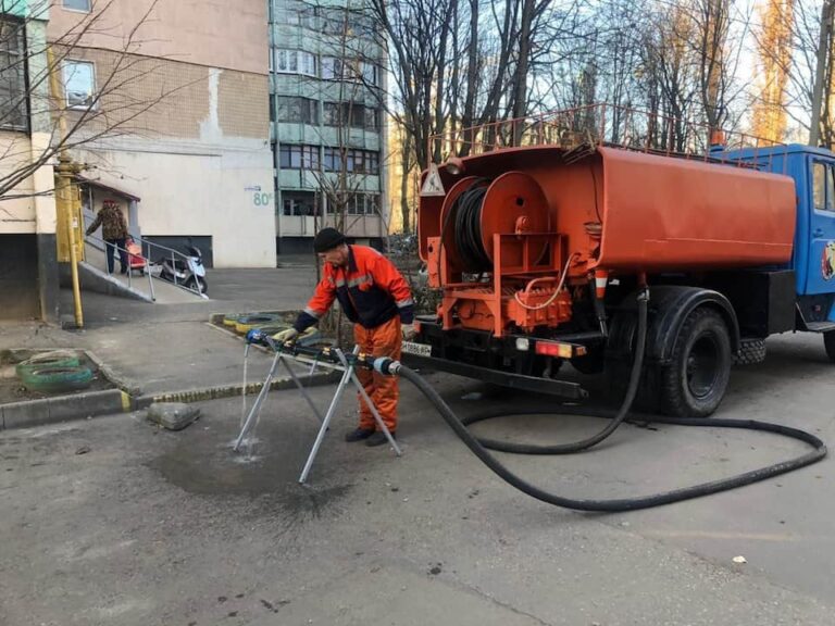 В Одесі організували підвіз води в Київському та Хаджибейському районах: адреси