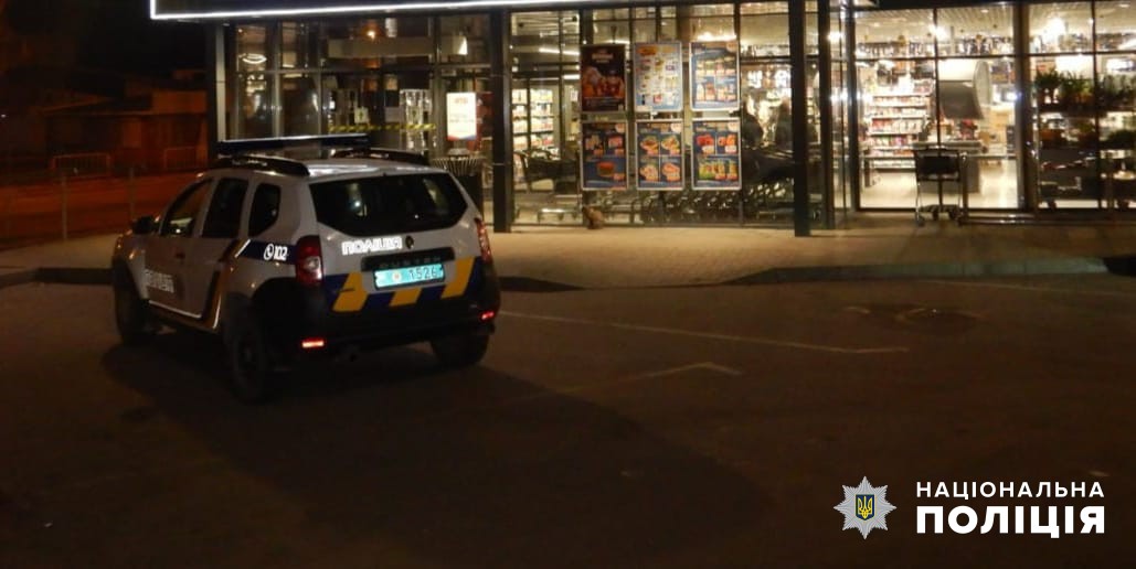В одеському супермаркеті мешканець Дніпра отримав удар ножем у живіт