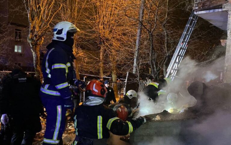 Вибух у Львові: з-під завалів дістали тіло жінки