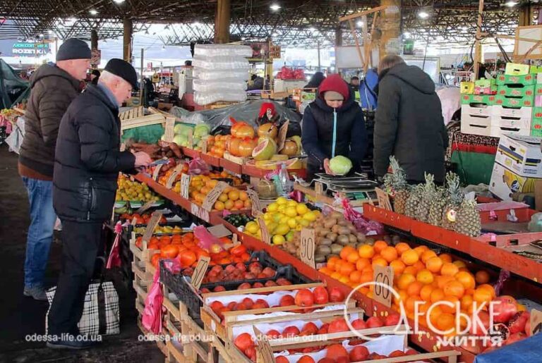 Ціни на Привозі 12 січня: найдешевші мандарини та «дивний» підчеревок