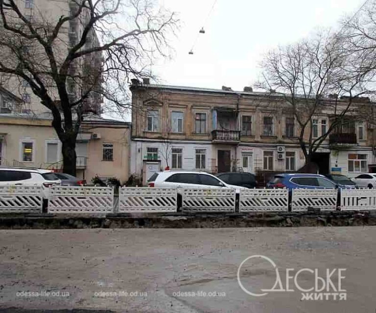 Одеській Деволанівський: ремонт узвозу закінчується чи продовжується? (фоторепортаж)