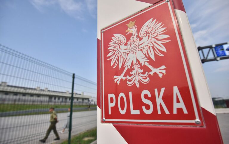 Польські перевізники розблокували ще один пункт пропуску на кордоні з Україною