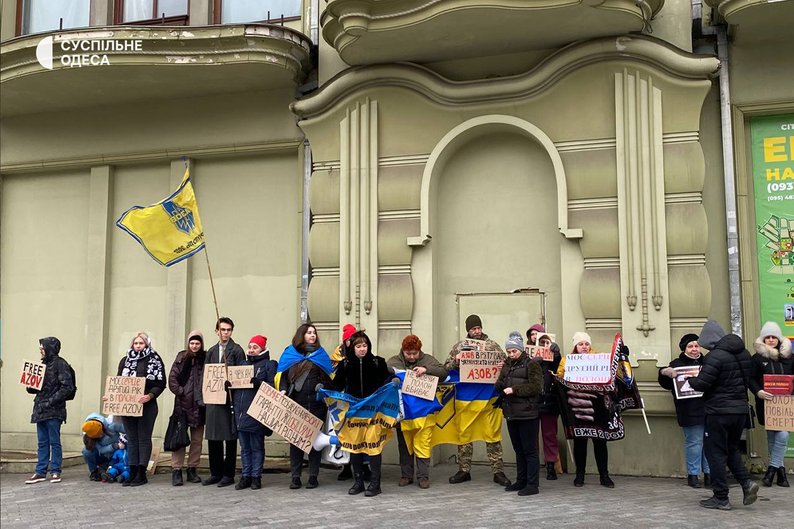 У центрі Одеси знову збиралися рідні військовополонених (фото)