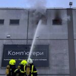 У Києві загасили пожежу в ТЦ, є постраждала