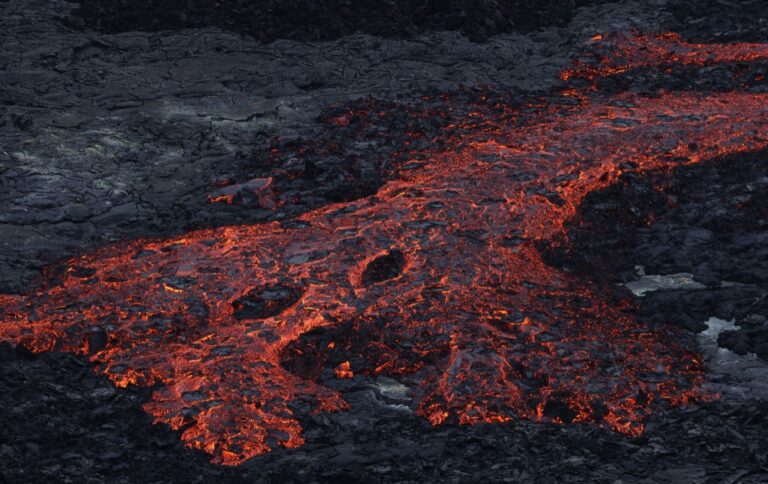 В Ісландії сталося виверження вулкана: становить небезпеку для містечка
