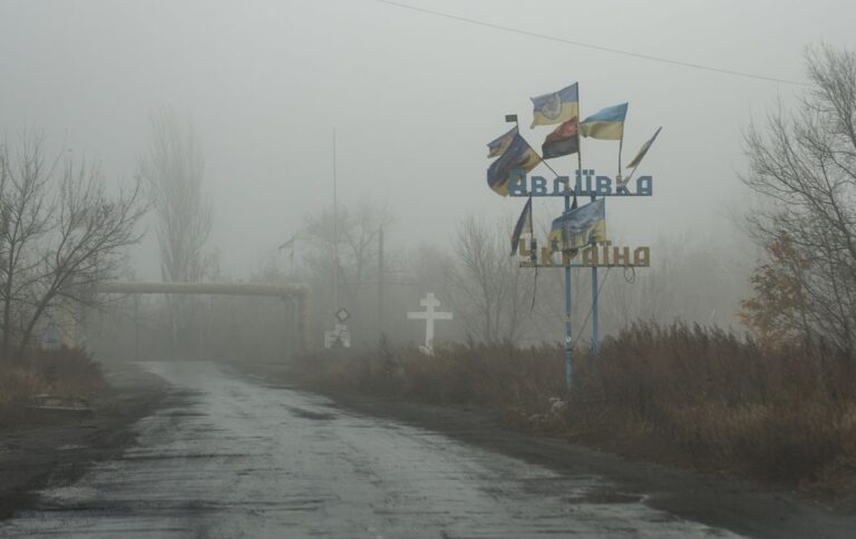 Військові показали один з найбільших ворожих штурмів Авдіївки: вражаючі кадри