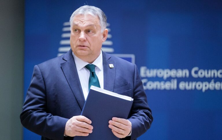ЄС може “обвалити” економіку Угорщини, якщо вона не підтримає пакет допомоги Україні, – FT