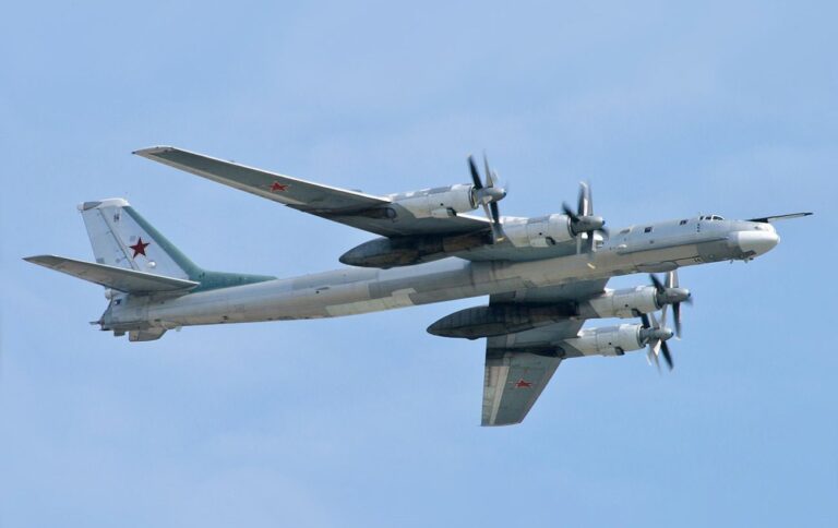 Кілька російських бомбардувальників Ту-95 злетіли з аеродрому Оленья, – ЗСУ