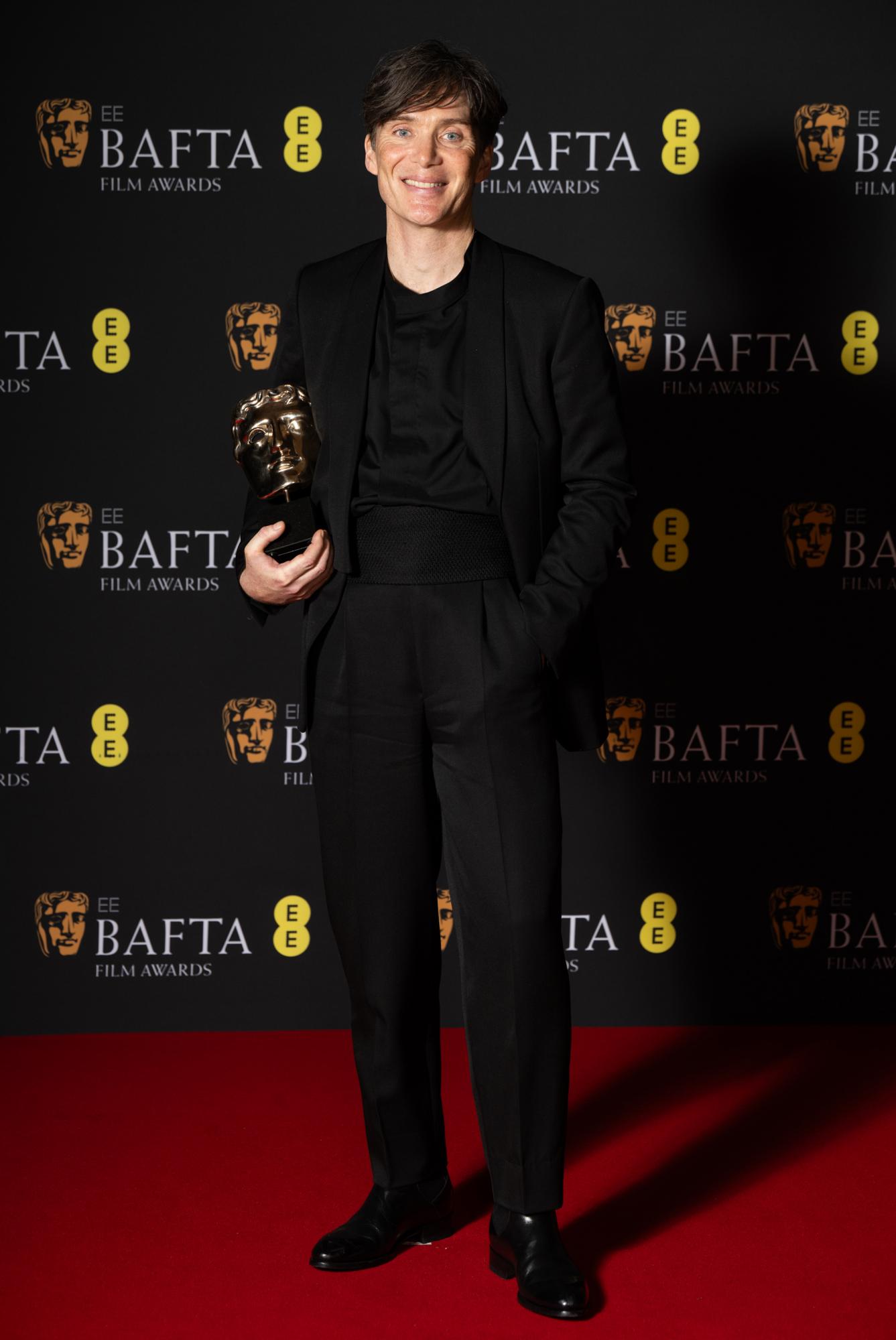 Найкращі зіркові образи на червоній доріжці BAFTA 2024 (фото)