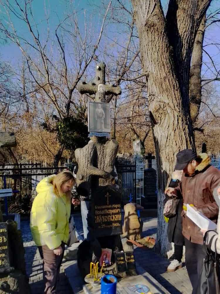 Одеські віряни стверджують, що на Другому християнському кладовищі замироточив хрест