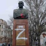 Одеський художник промаркував пам’ятник маршалові Малиновському (відео, фото)