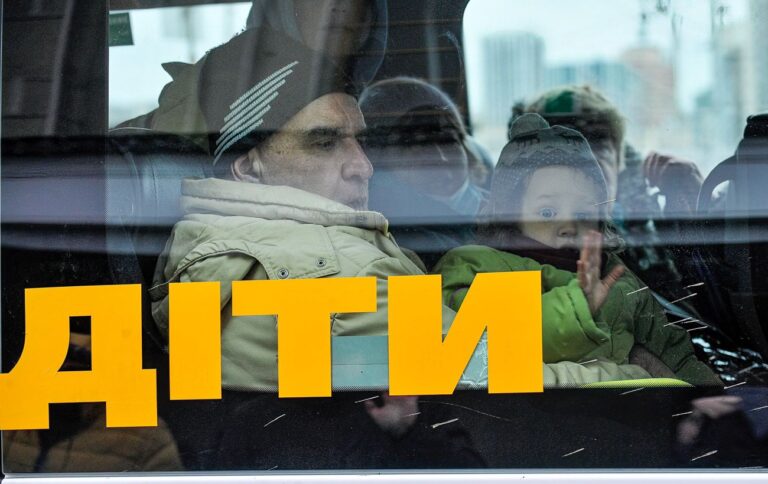 Україна повернула з окупованої частини Херсонської області ще двох дітей