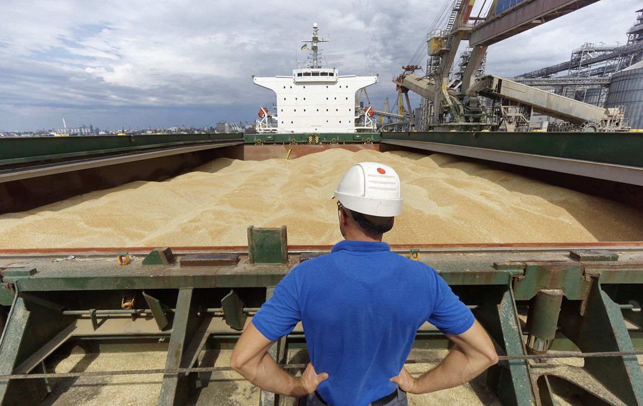 Україна вийшла на довоєнні обсяги експорту морським зерновим коридором, – Шмигаль