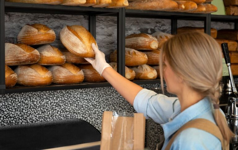Українцям розповіли, де категорично не можна купувати не упакований хліб
