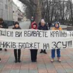 «Врятуйте поранених»: чого хочуть одесити, які протестують на Думській (фоторепортаж)