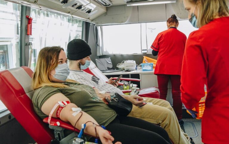 Як дізнатись, хто може бути донором та де потрібна кров? Відповідь НСЗУ