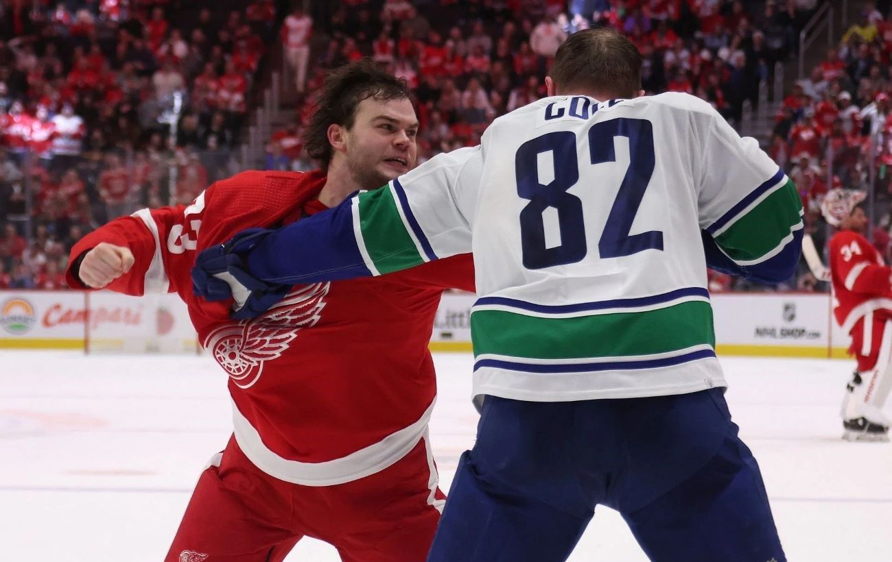 Захисник “Ванкувера” поставив хулігана на коліна, шарпанина в Коламбусі: бійки вечора НХЛ