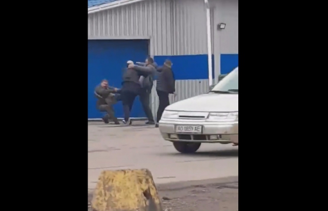 ЗМІ повідомили, що роми побили співробітника ТЦК у Мукачеві: поліція спростувала