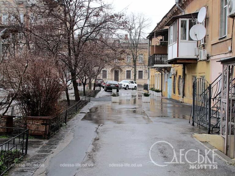 Березень по-одеськи: між дощем та повітряними тривогами (фоторепортаж)