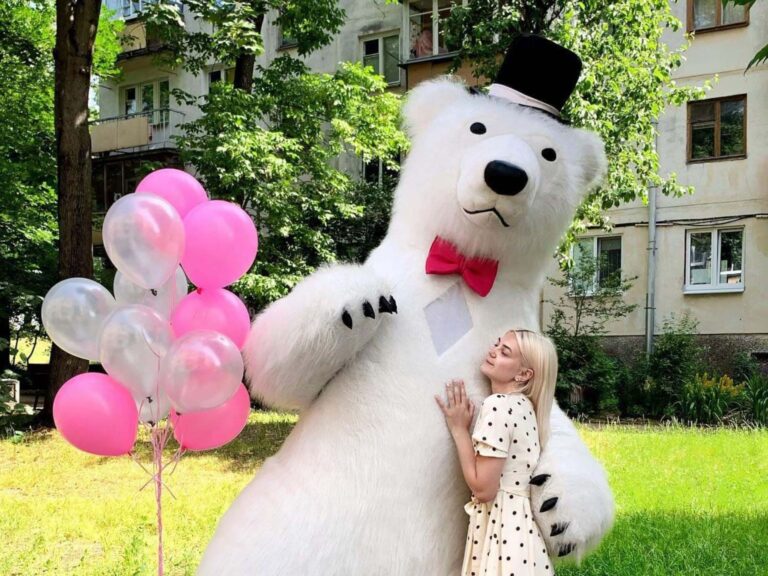 Привітання білого ведмедика на день народження