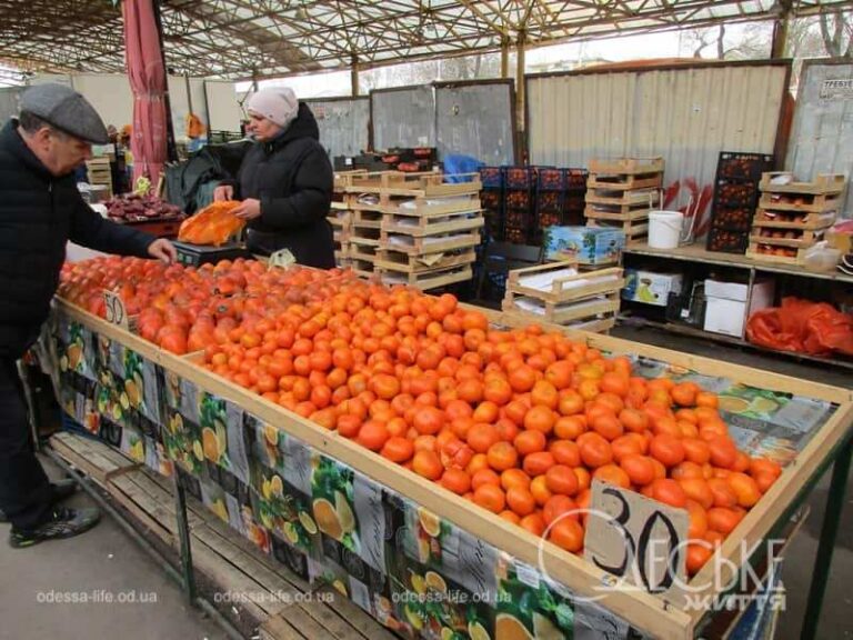 Ціни на Привозі 29 березня: найдорожчі мандарини, дешева полуниця
