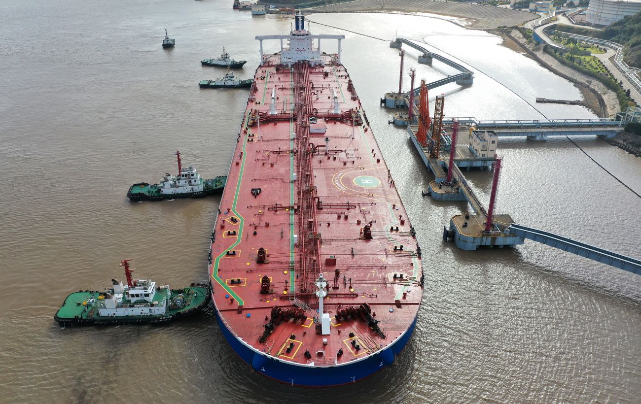 Індія відмовилася від російської нафти з танкерів підсанкціонованого “Совкомфлоту”, – Bloomberg