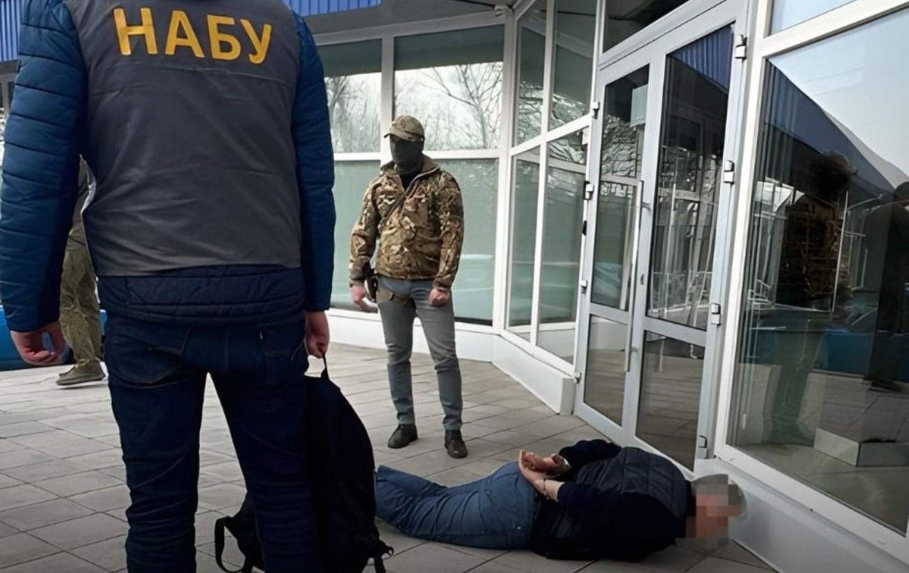 Намагалися підкупити начальника МВА. У Сумській області двох депутатів викрили на хабарі