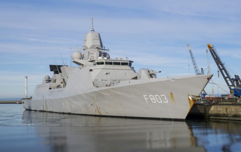 Нідерланди відправлять до Червоного моря фрегат для захисту суден від хуситів, – ЗМІ