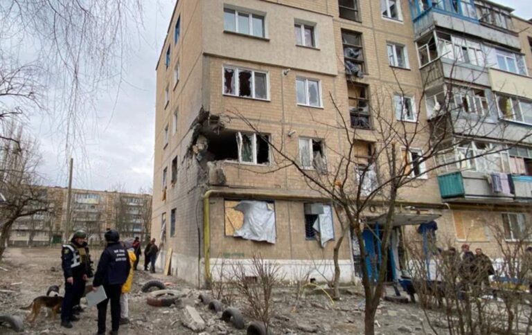 Росіяни обстріляли два селища у Харківській області, є поранені