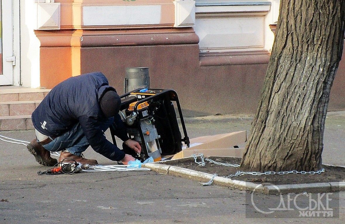 Скільком будинкам в Одеському районі повернули світло, і скільки ще чекають