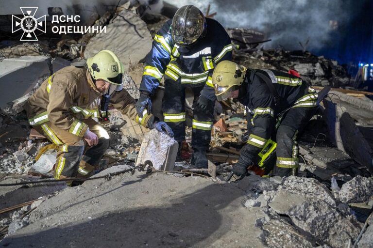 Трагічна ніч на 2 березня в Одесі: що розповіли рятувальники (фоторепортаж) (ОНОВЛЕНО)