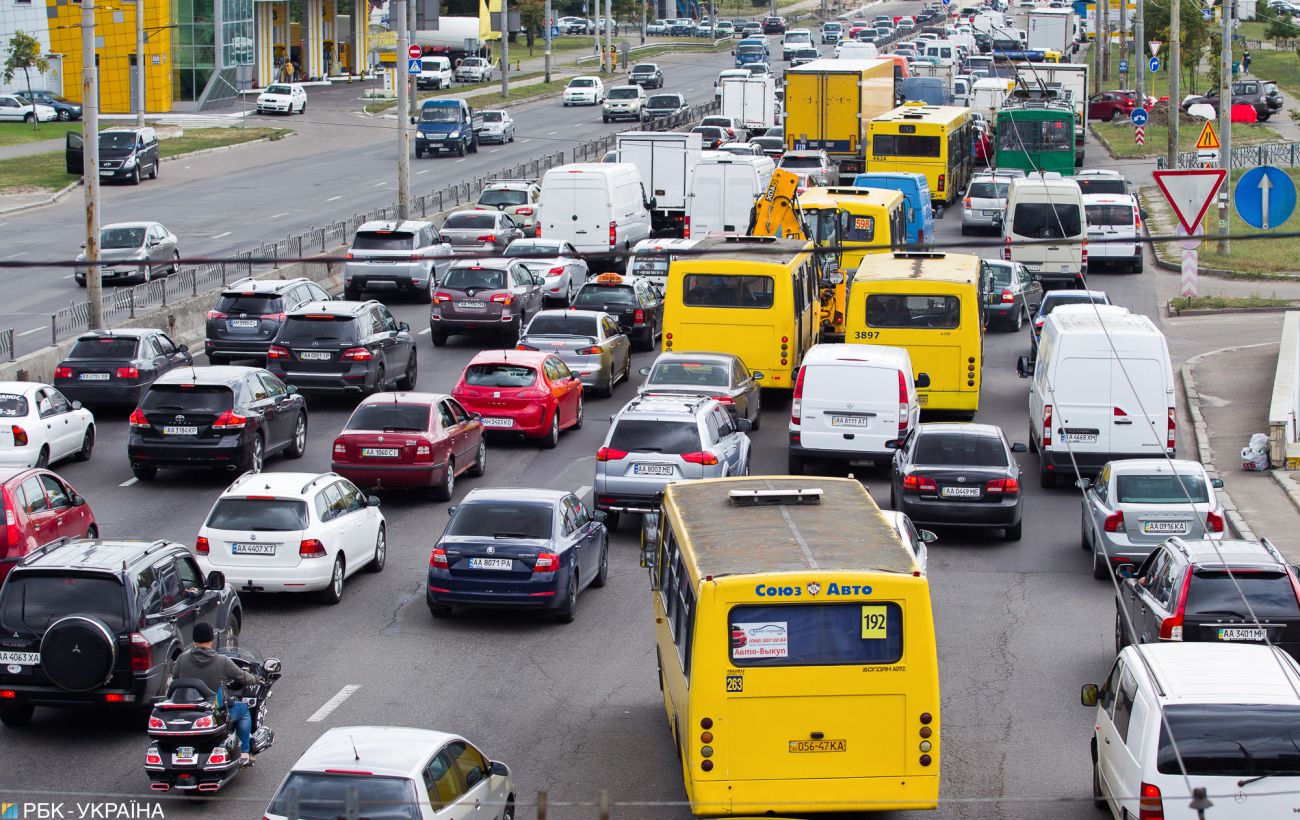 У Києві відзавтра частково обмежать рух авто в одному з районів