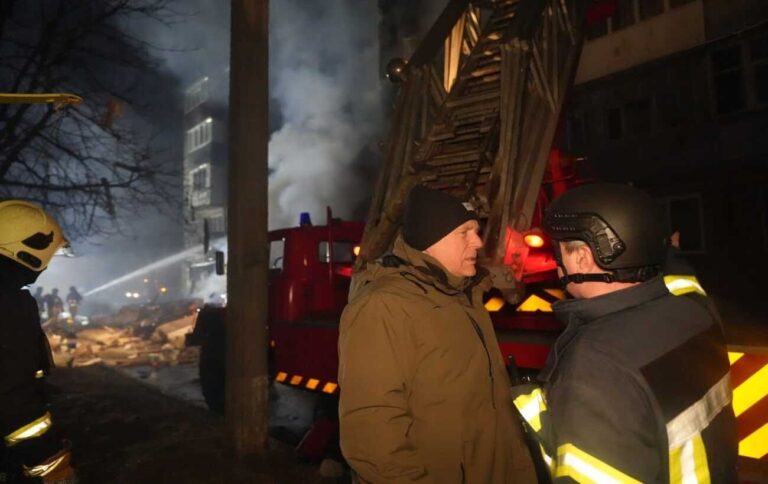 Удар “Шахеда” по багатоповерхівці в Сумах: кількість постраждалих збільшилася