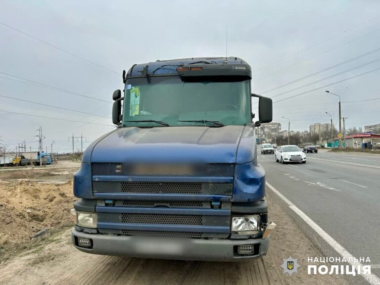 В Одесі рятують 15-річну дівчинку, яку на переході збив тягач з автоцистерною