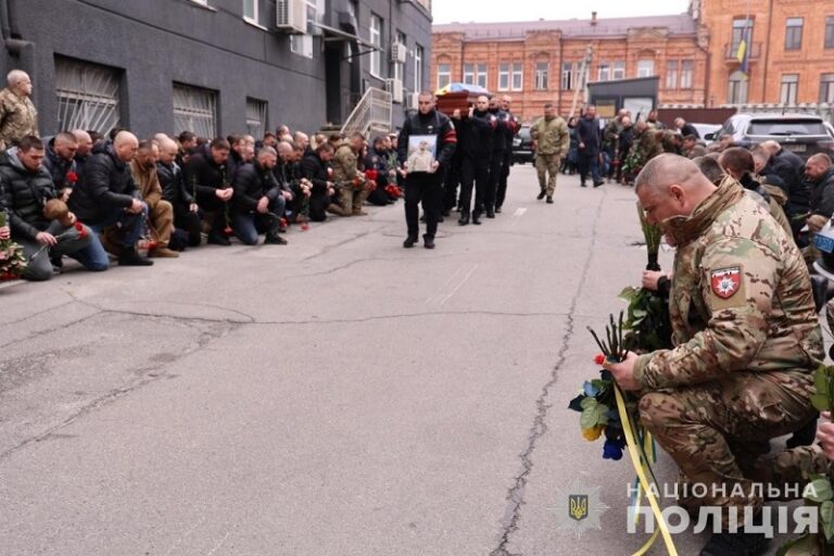 Загиблого в Одесі командира полку «Цунамі» проводили в останню путь у його рідному місті (відео, фото)
