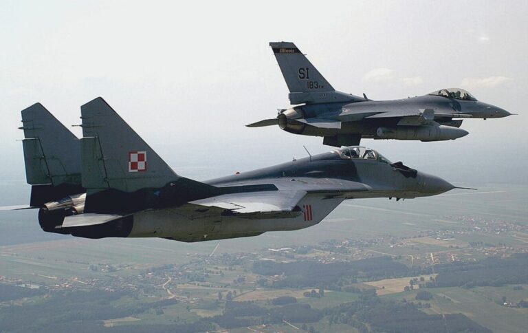 Військові літаки підняла Польща через ракетні удари РФ по Україні 26 квітня ввечері
