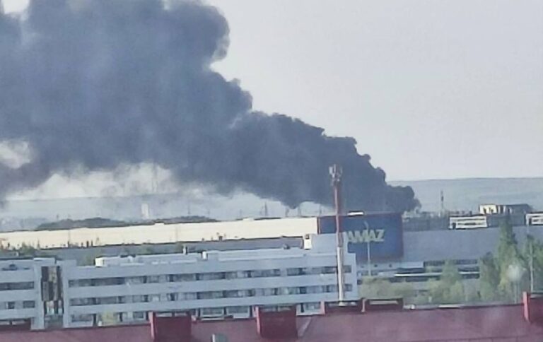 Пожежа на заводі КамАЗ сталася у Росії 28 квітня, відео і фото