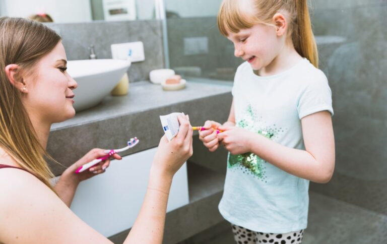 Догляд за зубами дітей – стоматолог назвала 3 правила