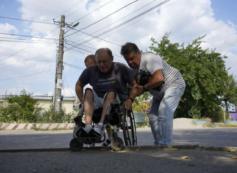 Пандуси-невидимки і недоступний транспорт: чому Одеса все ще не готова для людей з інвалідністю