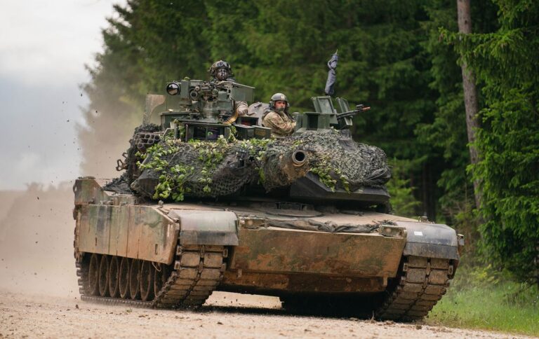 Танки Abrams тимчасово пуреміщують з лінії фронту в Україні