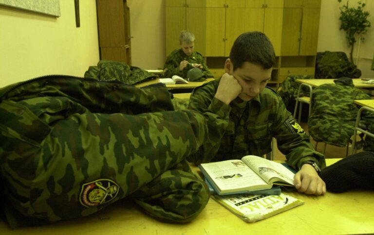 Кремль готує на 9 травня “екскурсії” до РФ підлітків з окупованих територій, – ЦНС