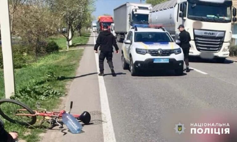 На трасі Одеса – Рені вантажівка задавила жінку на велосипеді