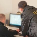 НАБУ розслідує закупівлю зброї за завищеними цінами. Обшуки відбулися в Україні та Польщі